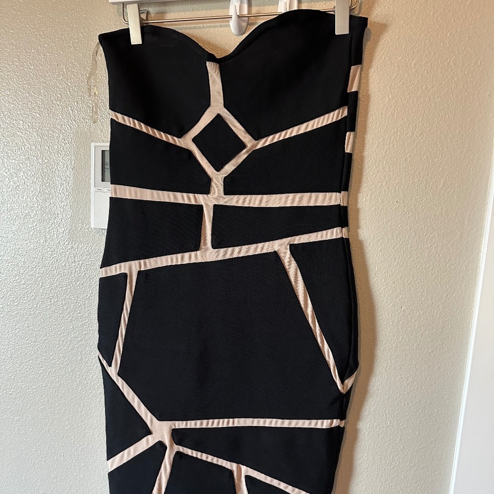 Body Contouring Dress with Sweetheart Neckline